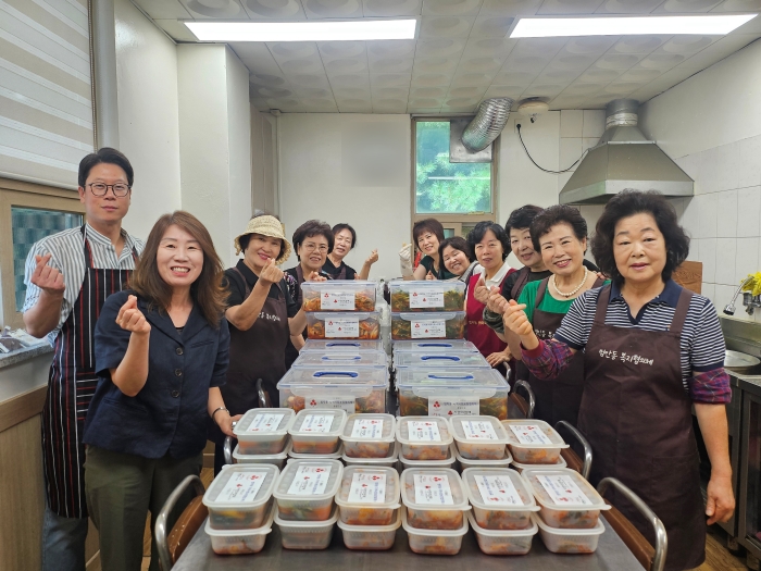 부천 범박동 지역사회보장협의체, 여름맞이 열무김치·겉절이로 이웃사랑 나눔 이미지