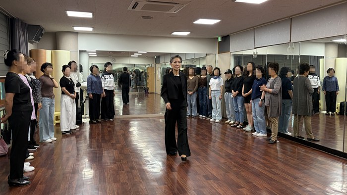 부천 범박동, 당당한 걸음, 건강한 일상! 시니어모델워킹 특강 개최 이미지
