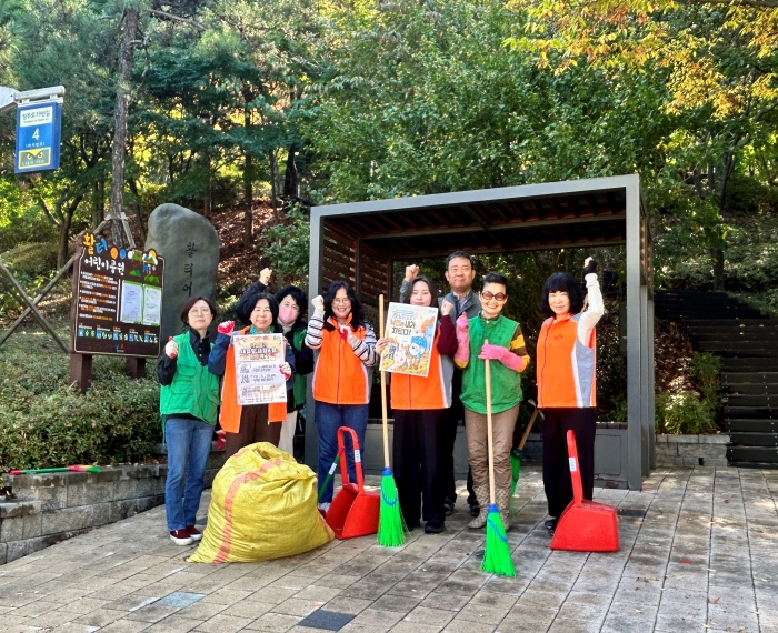 부천 심곡본동 새마을부녀회, 낙엽은 치우고 환경은 지키고 이미지
